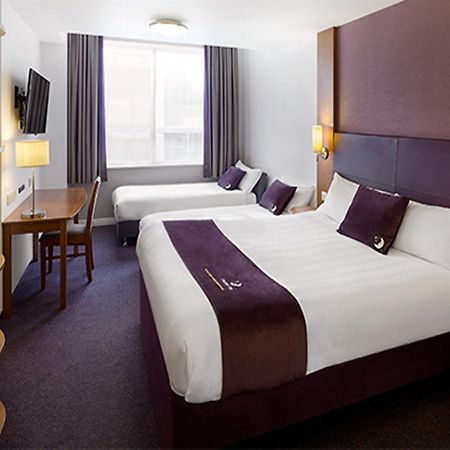 Premier Inn Liverpool John Lennon Airport 斯皮克 外观 照片