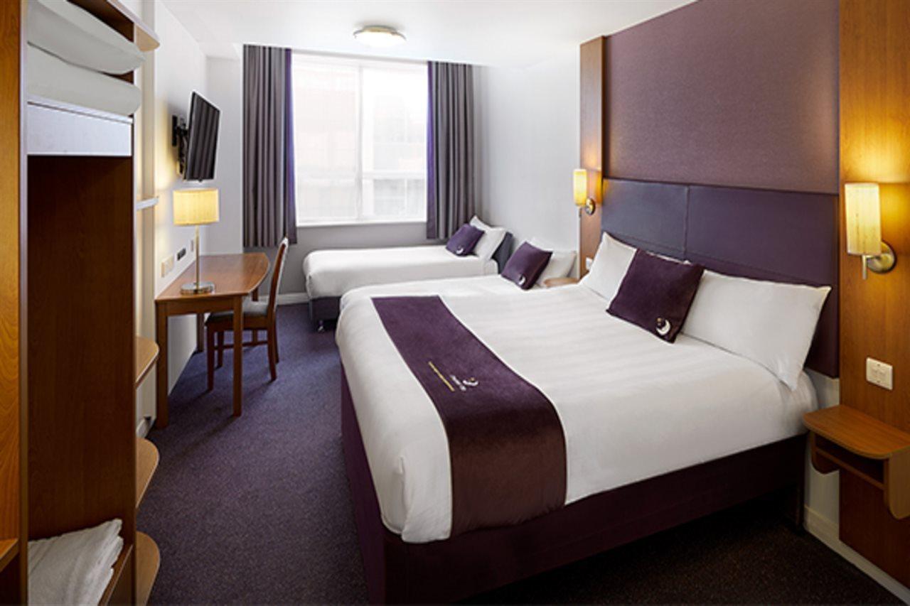 Premier Inn Liverpool John Lennon Airport 斯皮克 外观 照片
