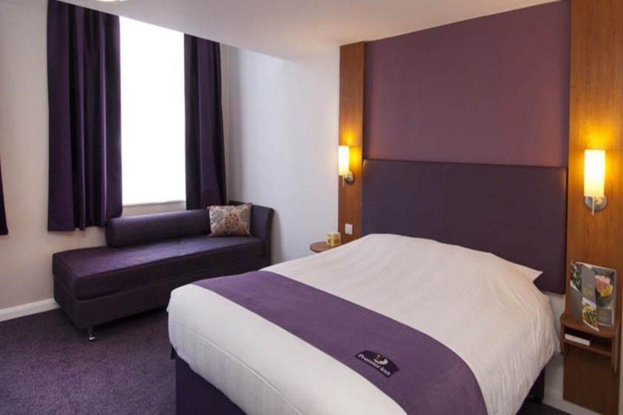 Premier Inn Liverpool John Lennon Airport 斯皮克 外观 照片