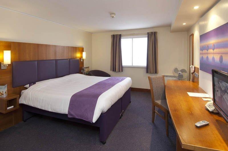 Premier Inn Liverpool John Lennon Airport 斯皮克 外观 照片